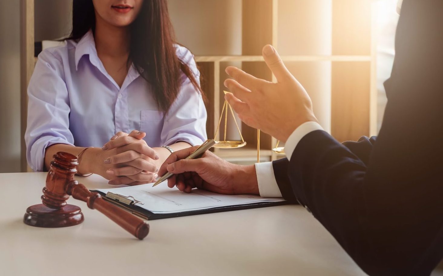 ویژگی‌های بهترین وکیل خانواده در قم برای مشاوره آنلاین