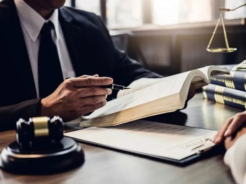 نقش وکیل در حفظ حقوق و منافع موکل در پرونده های قضائی