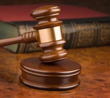 برای گرفتن وکیل تسخیری چه باید کرد؟ راهنمای کامل و کاربردی