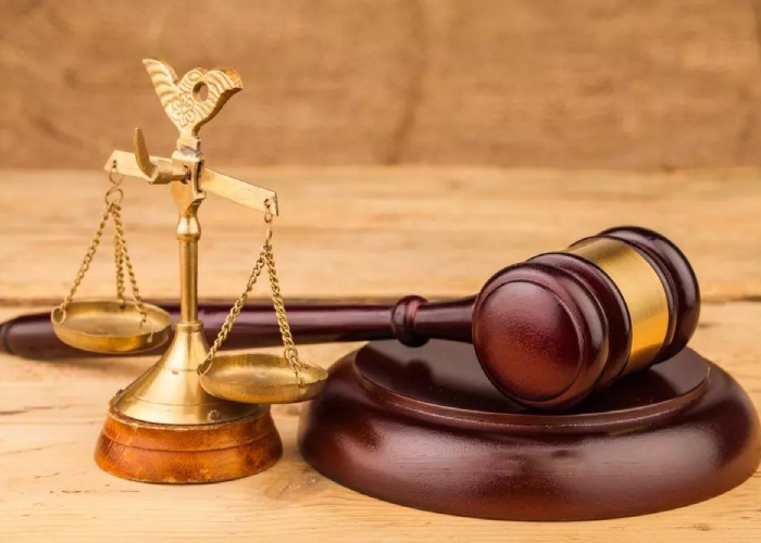 آیا وکلای دادگستری شانس بیشتری برای قاضی شدن دارند؟