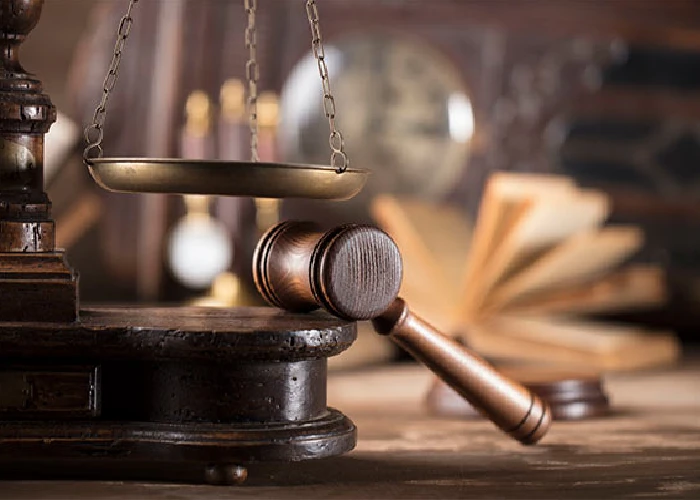 آیا وکیل میتواند قاضی شود؟ بررسی کامل شرایط و مراحل